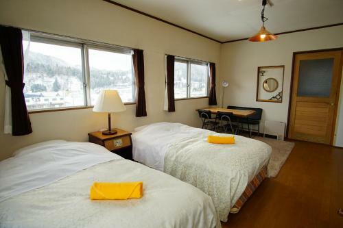 Hostal Hakuba Station Guesthouse En