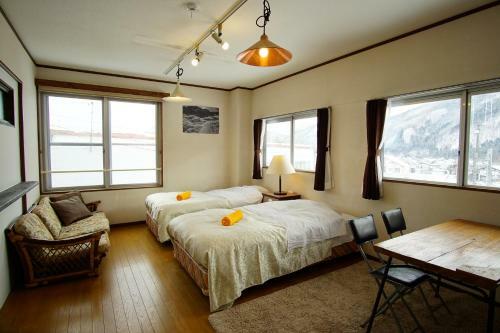 Hostal Hakuba Station Guesthouse En