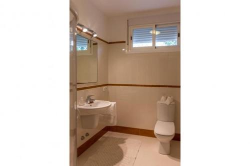 Cala Tarida Villa Sleeps 4 Pool Air Con T251912