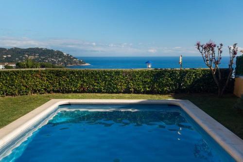 Calella de Palafrugell Apartment Sleeps 6 Pool Wifi