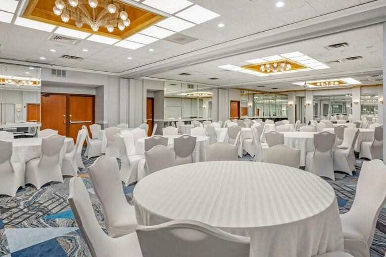 Days Hotel Conference Center East Brunswick