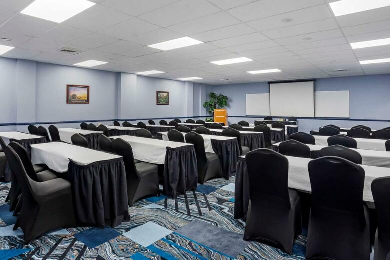 Days Hotel Conference Center East Brunswick