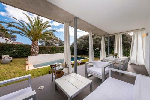 Villa White Pearl Binibeca - Lujo Moderno En Binibeca Para 9 Pax