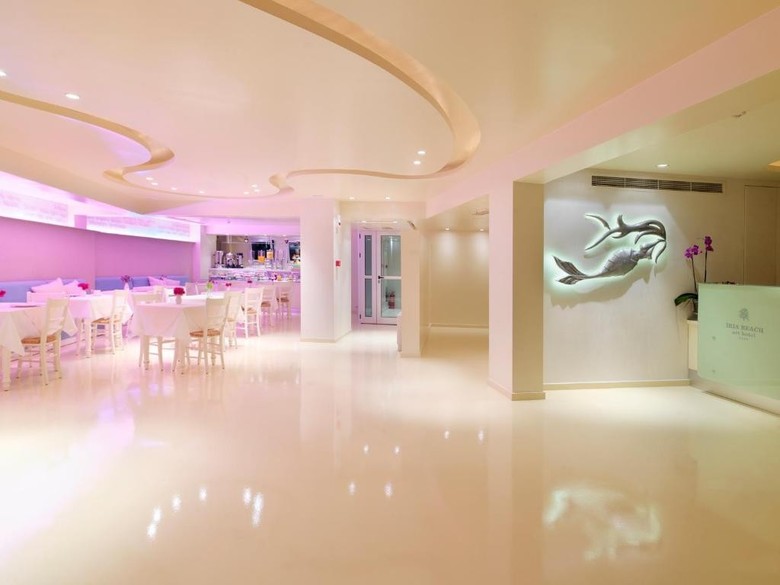 Hotel Iria Beach Art