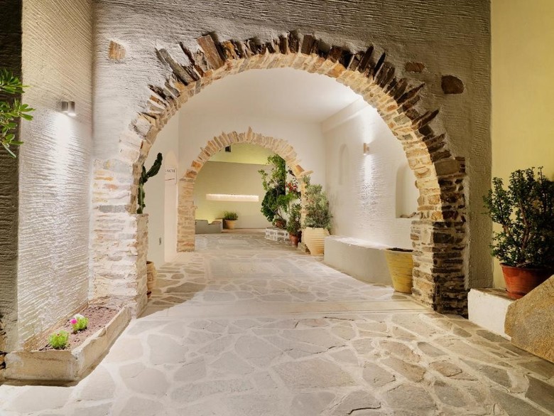 Hotel Iria Beach Art
