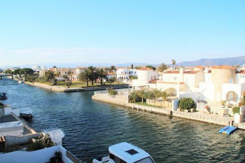 Maison P�cheur Canal L1110