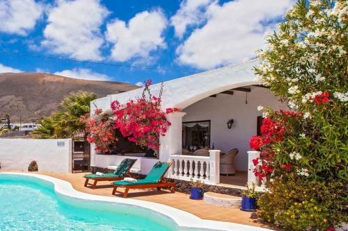 La Asomada Villa Sleeps 8 Pool Wifi