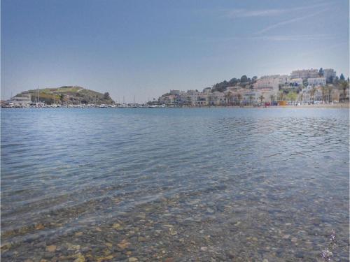 Three-bedroom Apartment In Llanca