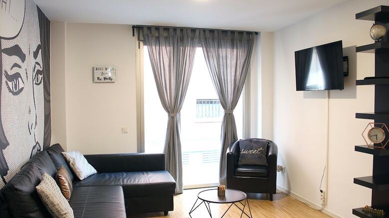 7rooms7 Gran Via Madrid Apartments