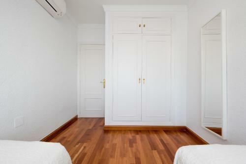 Three-bedroom Apartment With View Charlie