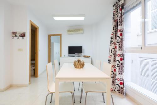 Plaza de Las Flores 1 Bedroom Apartment