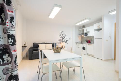 Plaza de Las Flores 1 Bedroom Apartment