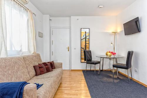 One-bedroom Apartment With Terrace Picasso