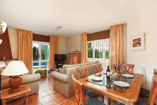 Marbella Del Este Villa Sleeps 4 Air Con Wifi