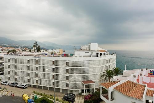 Stylish Apartment Over Balcon De Europa