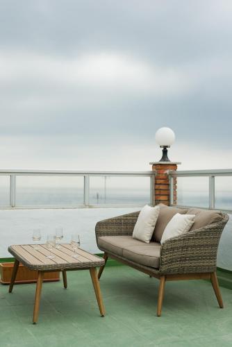 Stylish Apartment Over Balcon De Europa