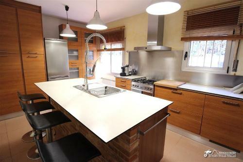 Villa Charma With Heated Pool, A/c In Peaceful Location