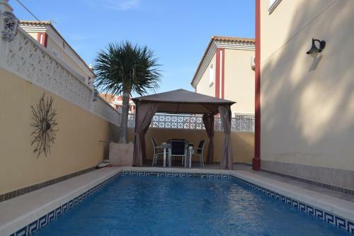 Casa Con Piscina Privada En Montemar de Dehesa de Campoamor Mm 024