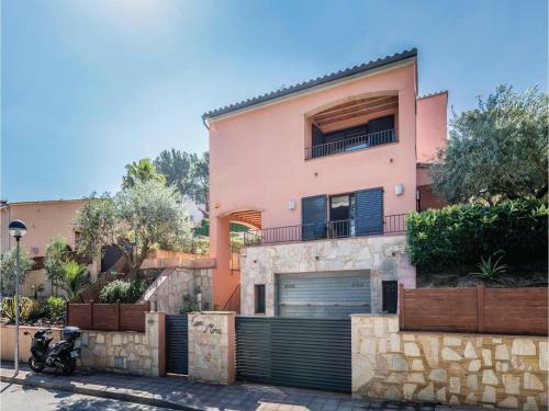 Four-bedroom Holiday Home In Pals