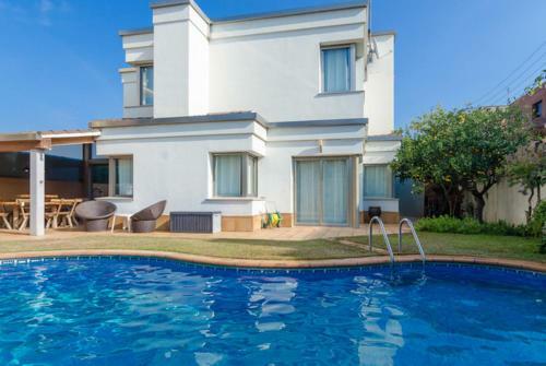 Pineda De Mar Villa Sleeps 6 Pool Air Con Wifi