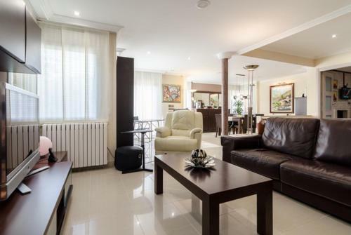 Pineda De Mar Villa Sleeps 6 Pool Air Con Wifi