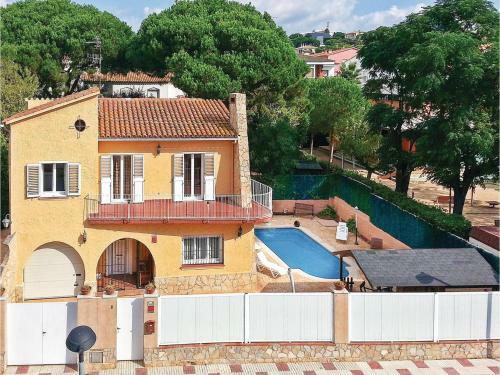 Four-bedroom Holiday Home In Platja D'aro