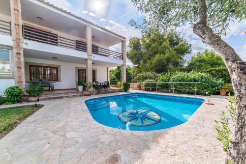 Playa de Muro Apartment Sleeps 6 Pool Air Con Wifi
