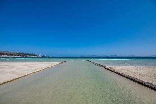 Playa de Muro Apartment Sleeps 6 Pool Air Con Wifi