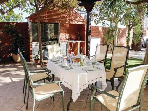 Four-bedroom Holiday Home In Playa Honda