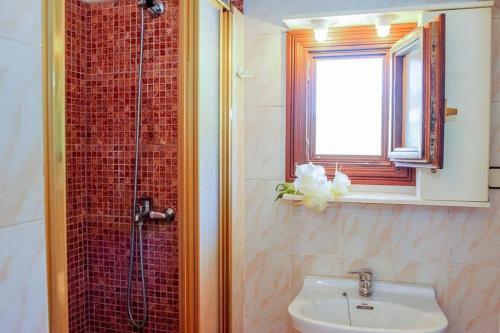 Portocolom Villa Sleeps 6 Air Con