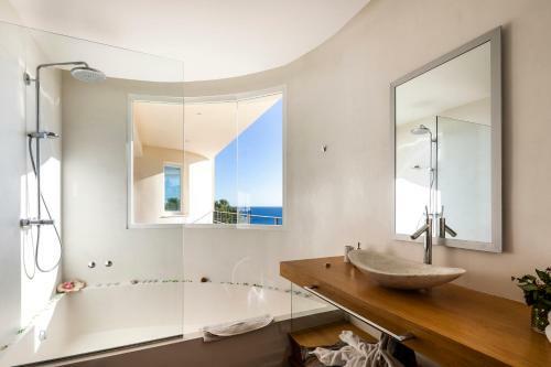 Villa Infinity -amazing Luxury Villa 3 Pools & Jacuzzi