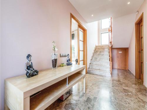 Five-bedroom Holiday Home In Roda De Bera