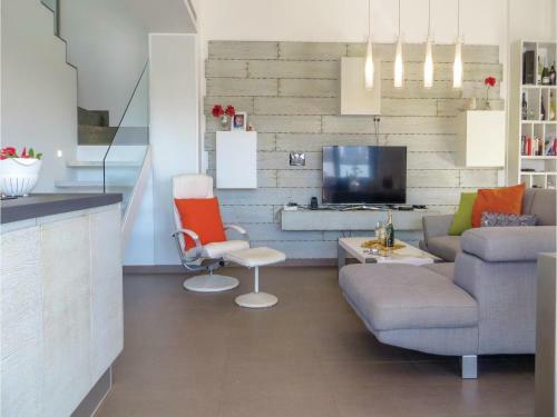 Three-bedroom Holiday Home In Rojales