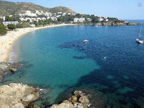 Apartamento Atico En Primera Linea De Playa En Roses