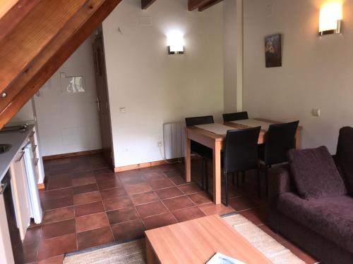 Apartamentos Yoy Mont Romies Unhola