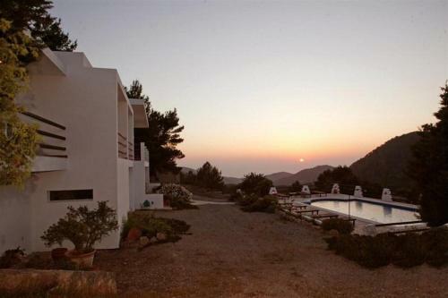 San Jose Villa Sleeps 8 Pool Wifi