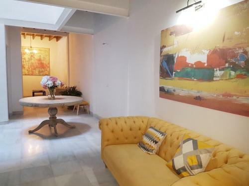 Reservaloen Casa Sevillana