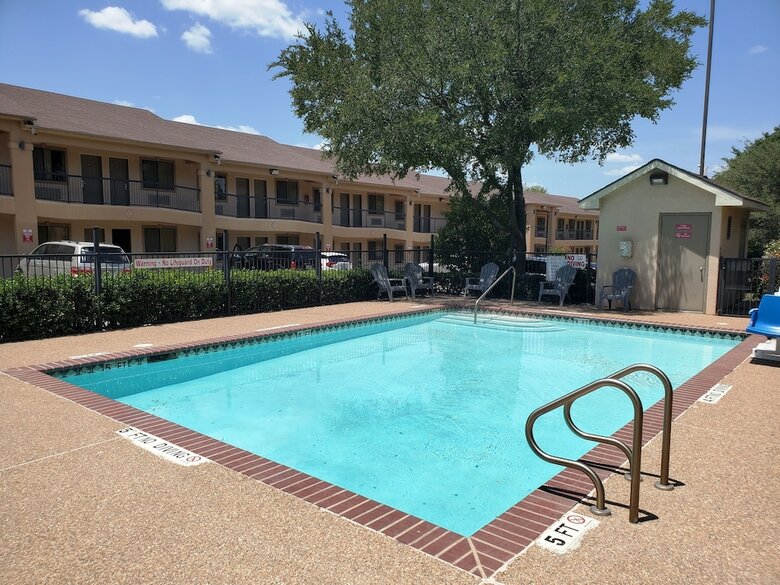 Hotel Super 8 Arlington East