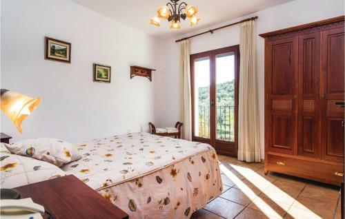 Five-bedroom Holiday Home In Zagrilla Baja
