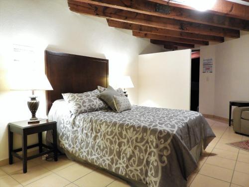 El Encanto de Valenciana (Studio Apartment With Private Garage)