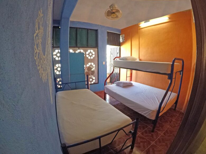 Hostel Playa By The Spot