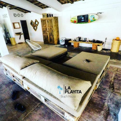 Hostal La Playita Beach House