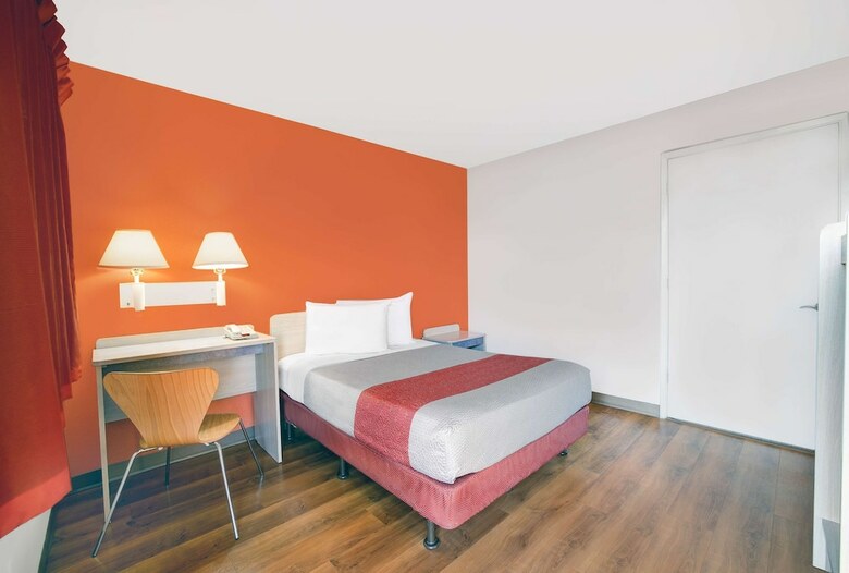 Hotel Motel 6 Portland East