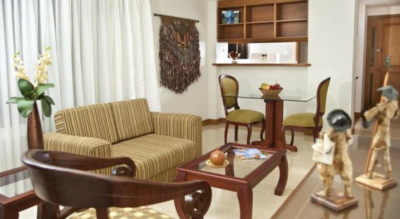 Alcazar de Oviedo Apart Hotel