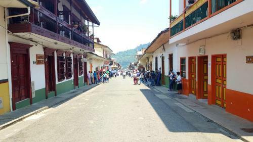 Bed & Breakfast Casa de Hospedaje Guayacanes Jard�n