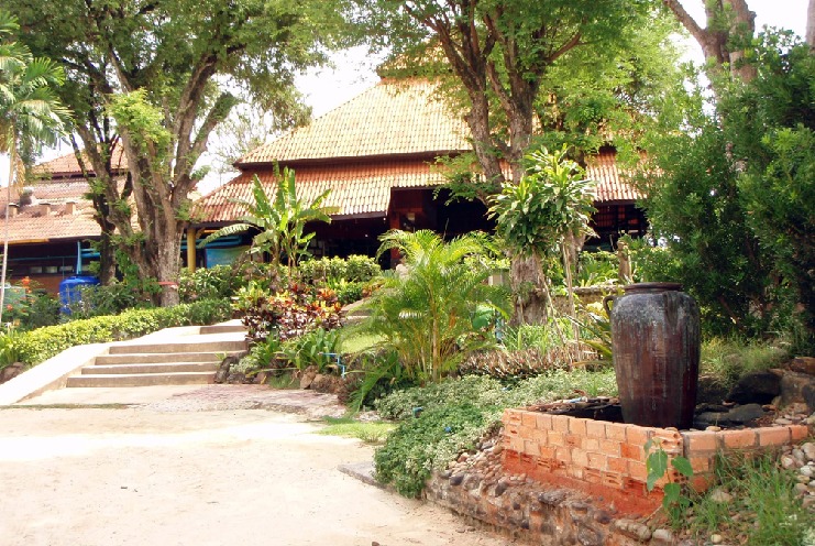 Hotel Phi Phi Natural Resort