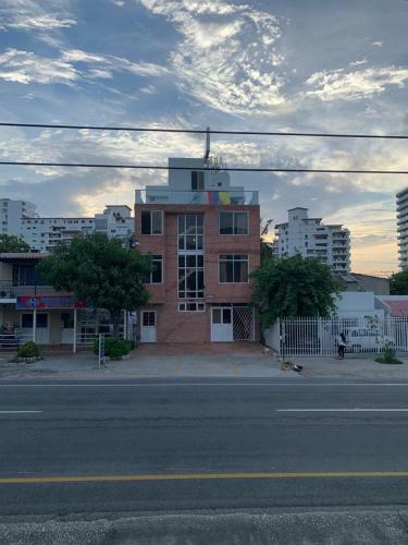 Hotel West Plaza