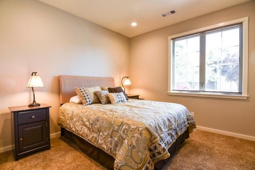 Alder Flat Is New, Fresh And Modern! Great Location 30 Night Min