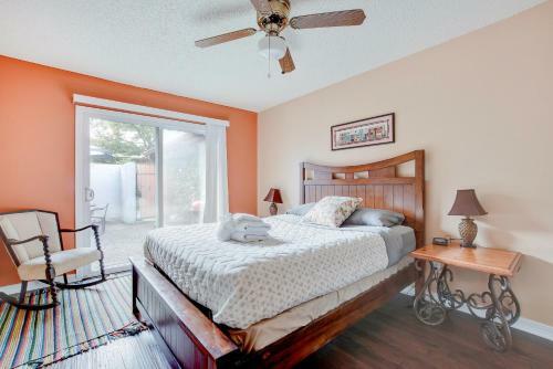 907 E Live Oak St Townhouse Unit 1 And 2