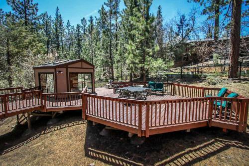 Four Happy Bears Estate Upscale Premium Retreat